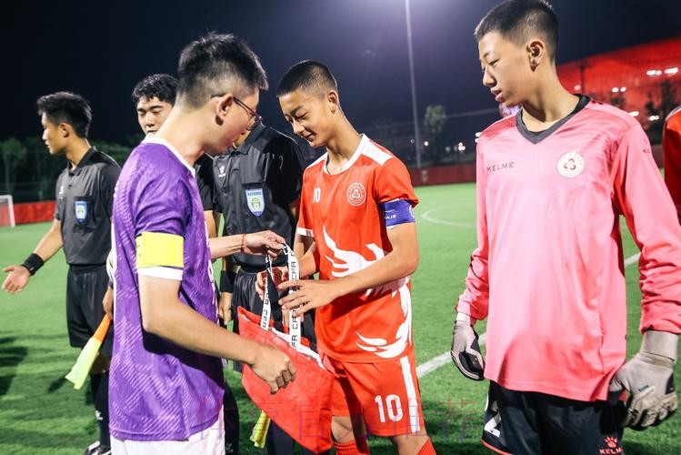 中国足协媒体友谊赛暨“足球进校园”活动在重庆举行 中国足协媒体友谊赛暨“足球进校园”活动在重庆举行